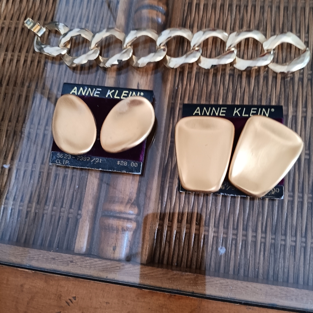 VINTAGE ANNE KLEIN EARRINGS & BRACELET LOT - Picture 2 of 5